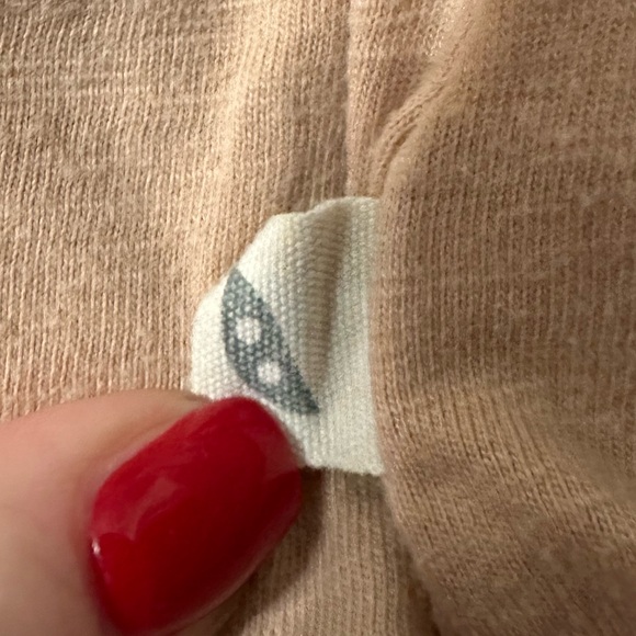 Cute little top - Picture 2 of 3